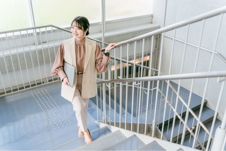 画像:階段で移動